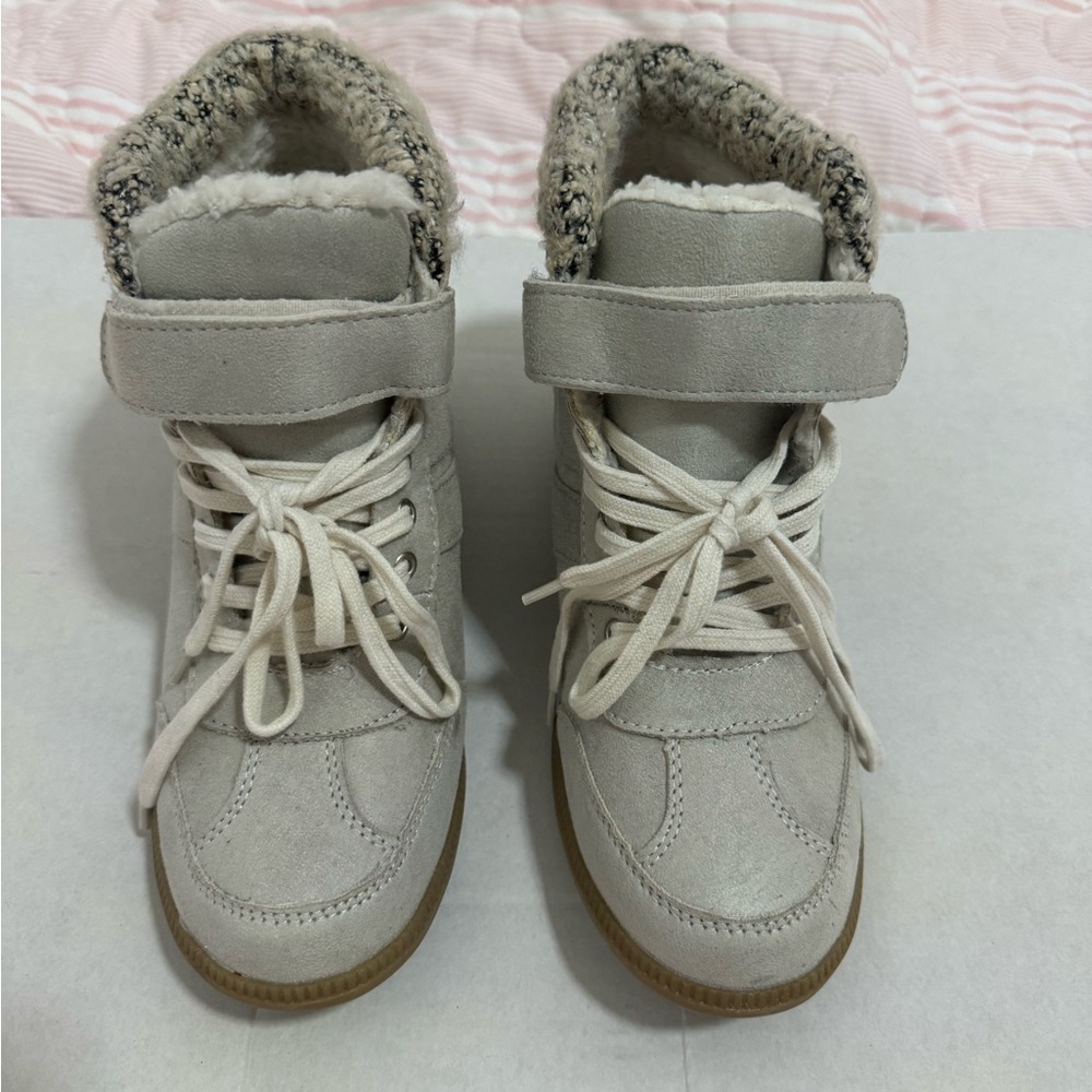 Light silver youth Mini boot ideal for winter activity or regular use.